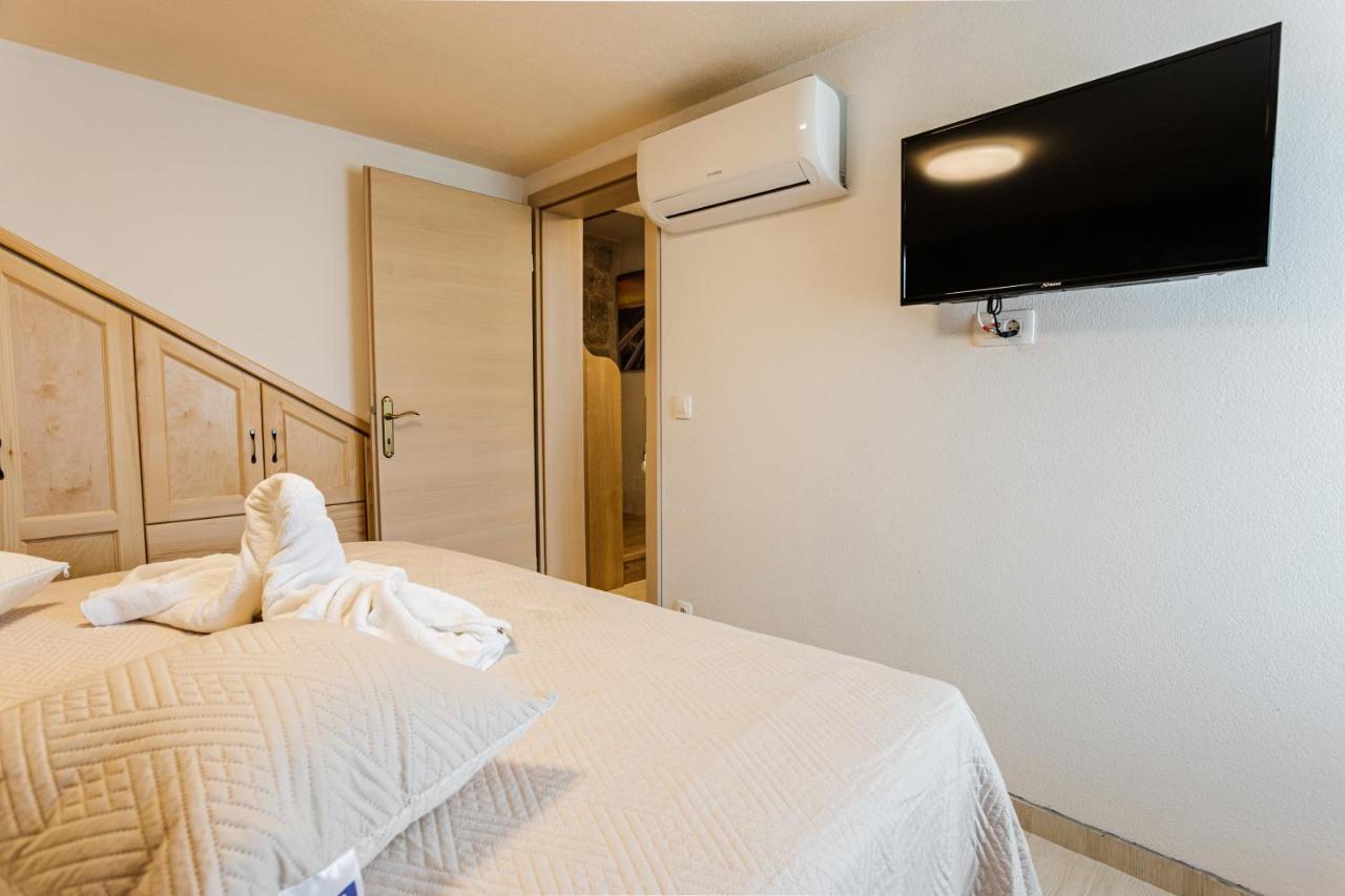 Patakun Holiday Home For 5, With Heated Pool Lecevica Exterior foto