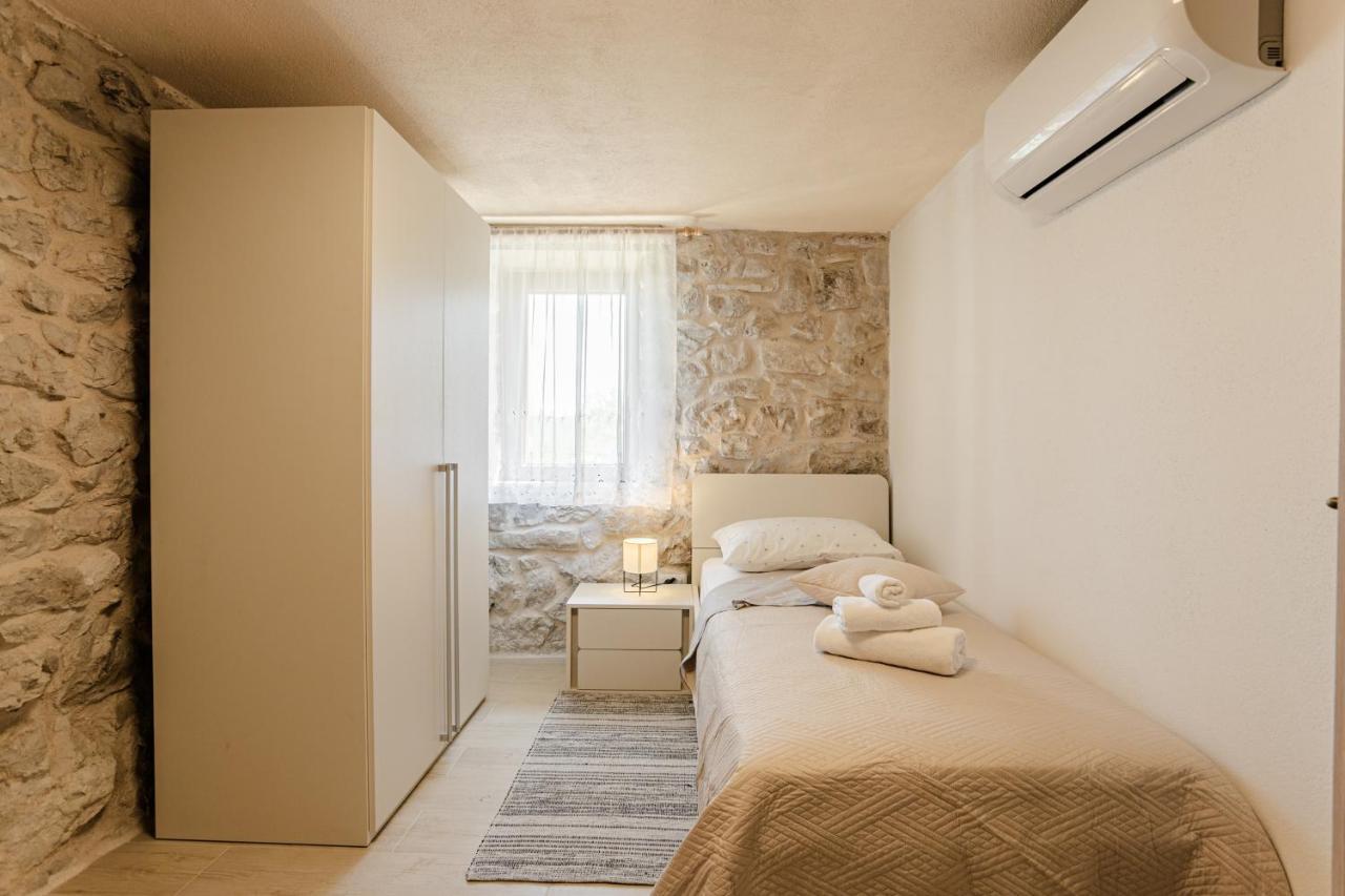 Patakun Holiday Home For 5, With Heated Pool Lecevica Exterior foto