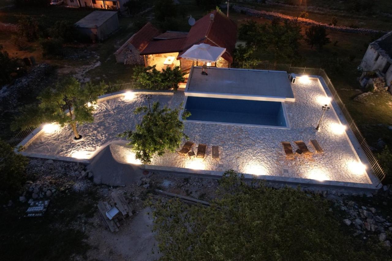 Patakun Holiday Home For 5, With Heated Pool Lecevica Exterior foto