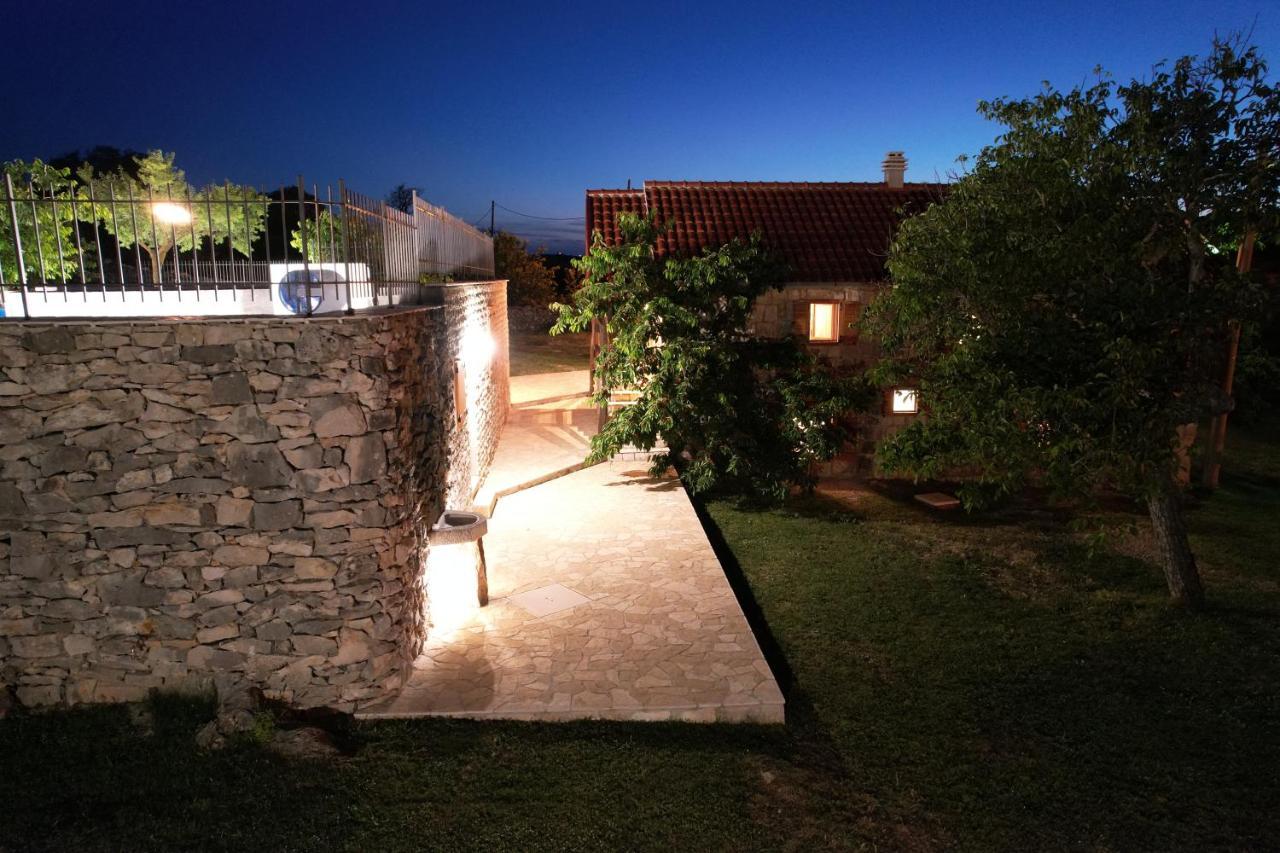 Patakun Holiday Home For 5, With Heated Pool Lecevica Exterior foto