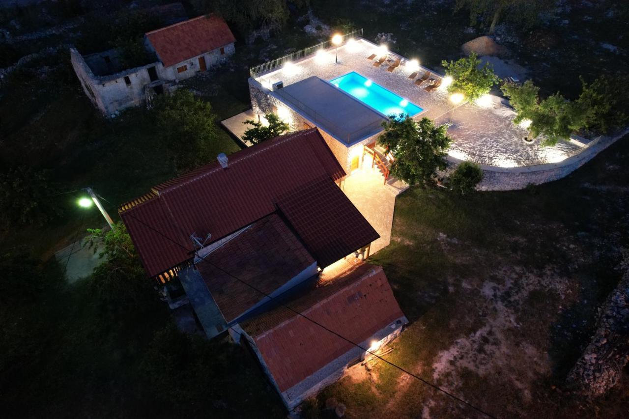 Patakun Holiday Home For 5, With Heated Pool Lecevica Exterior foto