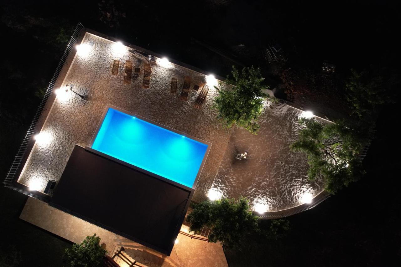 Patakun Holiday Home For 5, With Heated Pool Lecevica Exterior foto